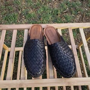 Mohinders Size 10 - Fits like Women's Size 8.5